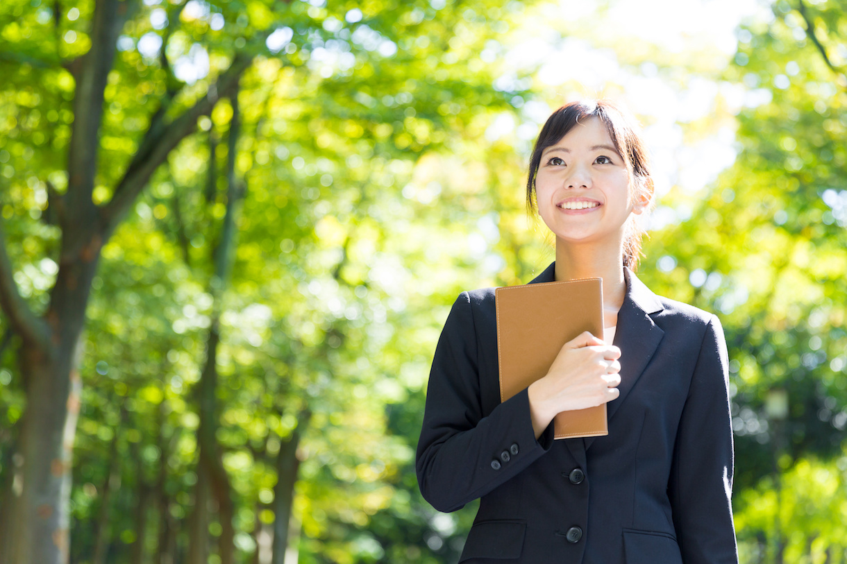 portrait of asian businesswoman in the park